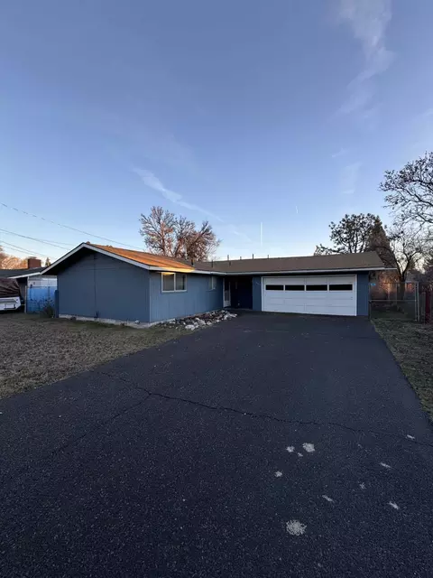 3870 Sturdivant Ave, Klamath Falls, OR 97603