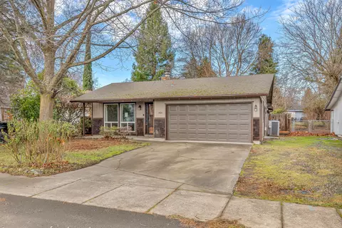 1828 Lillian St, Medford, OR 97501