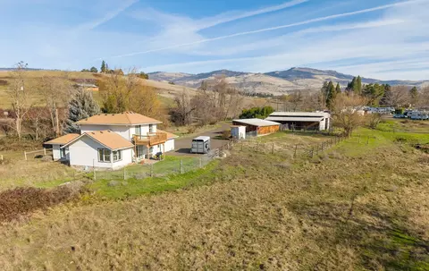 96 W Valley View Rd, Ashland, OR 97520