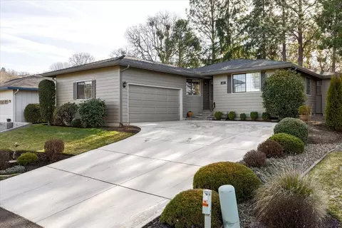 2434 Heritage Way, Medford, OR 97504