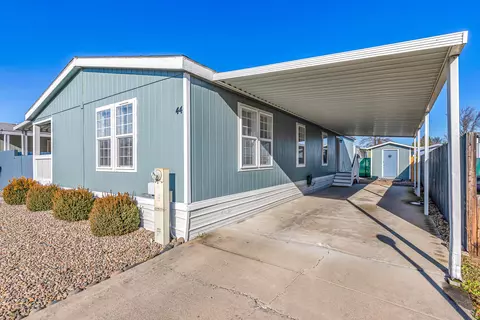 1570 S Peach St #44, Medford, OR 97501