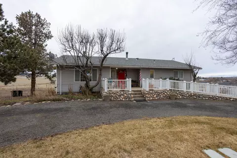727 NE Loucks Rd, Madras, OR 97741