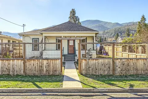 166 Ohio St, Ashland, OR 97520