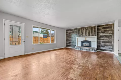 Living - 302 Ortega Ave, Eagle Point, OR 97524 photo 2 of 4