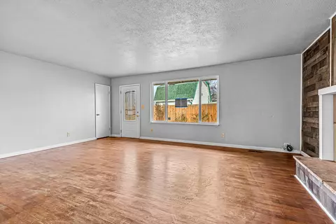 Living - 302 Ortega Ave, Eagle Point, OR 97524 photo 4 of 4