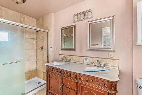 Bath - 302 Ortega Ave, Eagle Point, OR 97524 photo 1 of 3