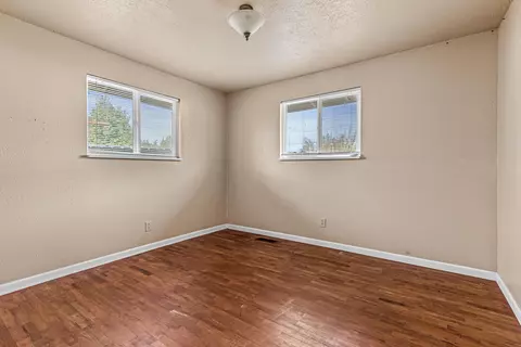 Bedroom - 302 Ortega Ave, Eagle Point, OR 97524 photo 4 of 6