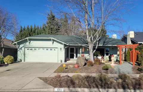 3315 Edgewater Dr, Medford, OR 97504