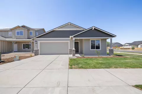 3499 NW 12th St #45, Redmond, OR 97756