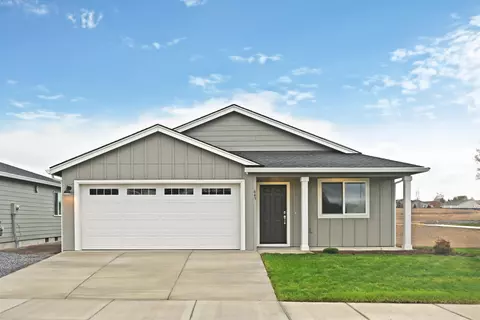 606 NE Mccampbell St #HOME 110, Madras, OR 97741
