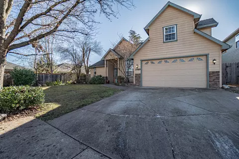 1989 Willow Brook Dr, Medford, OR 97501