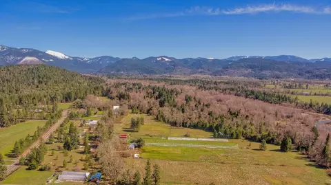 640 Garner Rd, Cave Junction, OR 97523 photo 3