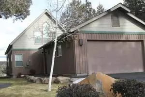 4627 Marsh Hawk Dr, Klamath Falls, OR 97601