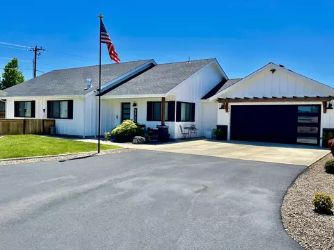 2521 SW Elmer Nelson Ln, Grants Pass, OR 97527