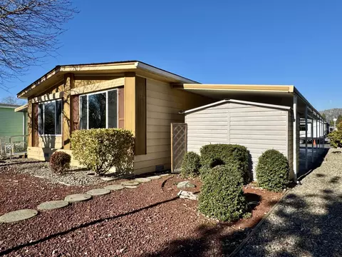 135 Waverly Dr, Grants Pass, OR 97526
