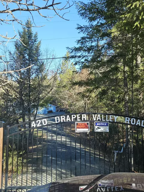 420 Draper Valley Rd, Selma, OR 97538