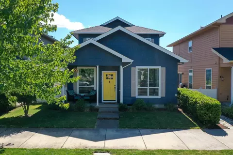 1131 N Haskell St, Central Point, OR 97502