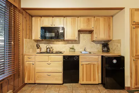 Kitchen - 19717 SW Mt Bachelor Dr #148, Bend, OR 97702 photo 2 of 2