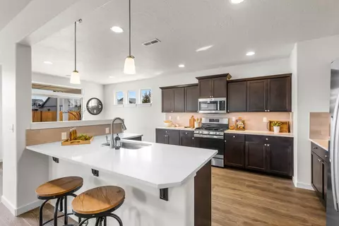 3511 NW 8th St #17, Redmond, OR 97756