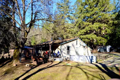 4860 N River Rd, Gold Hill, OR 97525