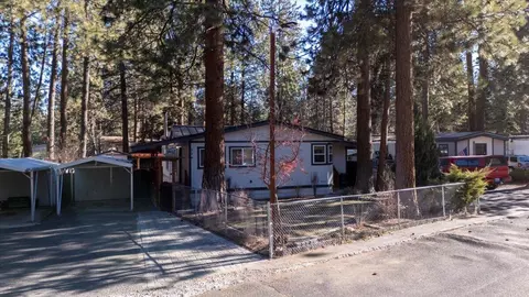 61060 Kings Ln #116, Bend, OR 97702