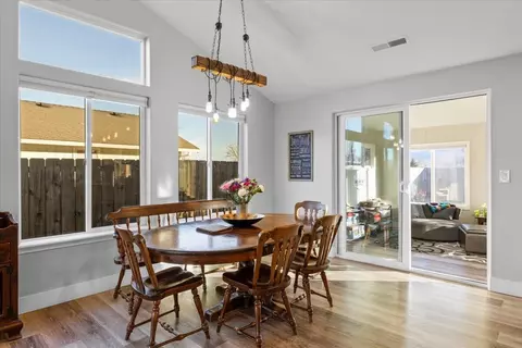 Dining - 120 Samuel Ln, Phoenix, OR 97535 photo 1 of 2