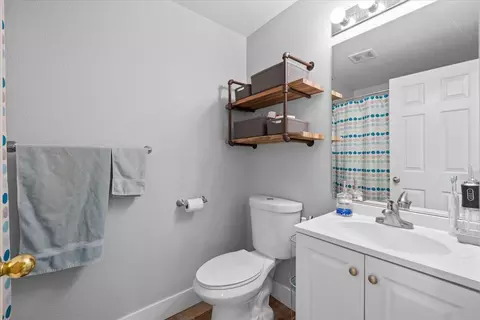 Bath - 120 Samuel Ln, Phoenix, OR 97535 photo 2 of 2