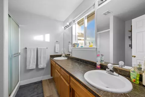 Bath - 120 Samuel Ln, Phoenix, OR 97535 photo 1 of 2