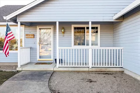 Exterior - 120 Samuel Ln, Phoenix, OR 97535 photo 6 of 6