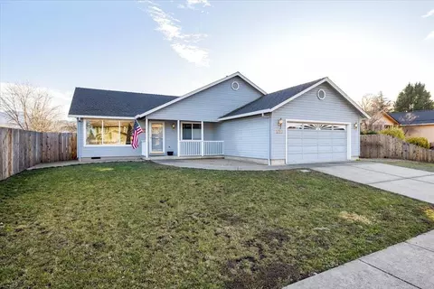 Exterior - 120 Samuel Ln, Phoenix, OR 97535 photo 2 of 6
