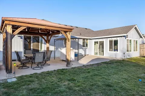 Exterior - 120 Samuel Ln, Phoenix, OR 97535 photo 4 of 6