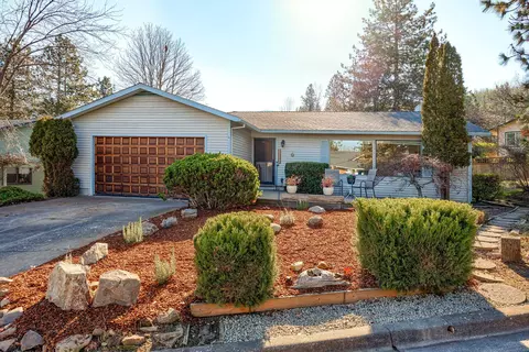 2310 Lupine Dr, Ashland, OR 97520