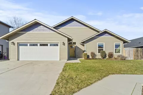 108 SW Little Meadow Ln, Grants Pass, OR 97527