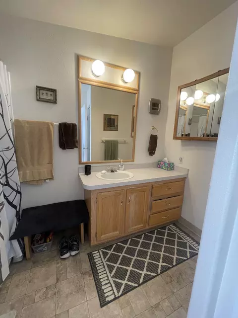 Bath - 115 N Willow St, Merrill, OR 97633 photo 1 of 3