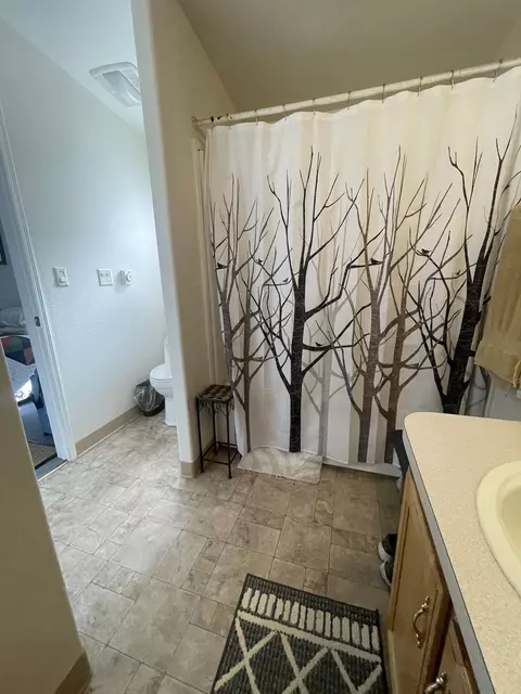 Bath - 115 N Willow St, Merrill, OR 97633 photo 2 of 3