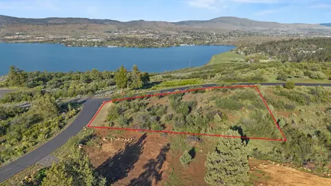 824 Bailey Mountain Dr, Klamath Falls, OR 97601