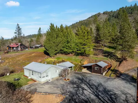 1496 Evans Creek Rd, Rogue River, OR 97537