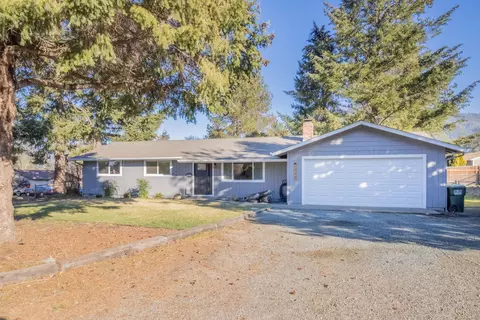 2045 Haviland Dr, Grants Pass, OR 97527