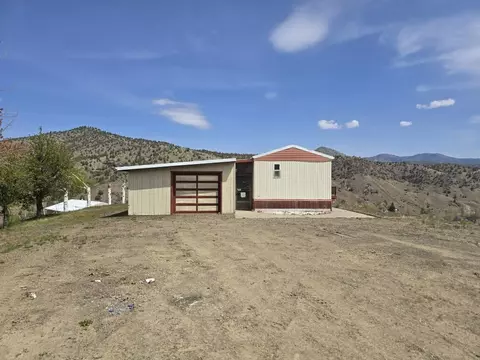 301 SW Huddleston Heights Dr, Mitchell, OR 97750