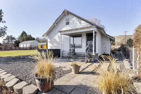2355 NE Market St, Madras, OR 97741