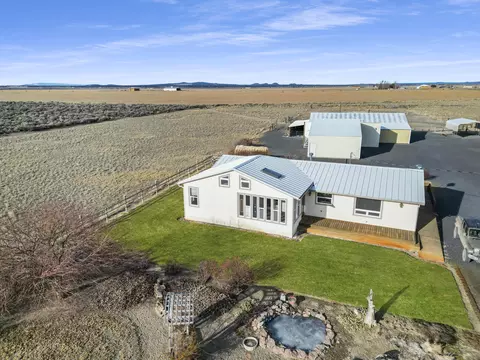 88265 Fairview Ln, Christmas Valley, OR 97641