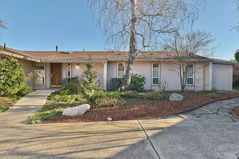 742 Fairway Ct, Ashland, OR 97520