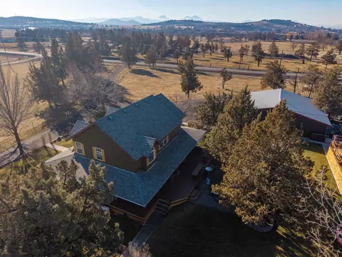6300 NE 5th St, Redmond, OR 97756