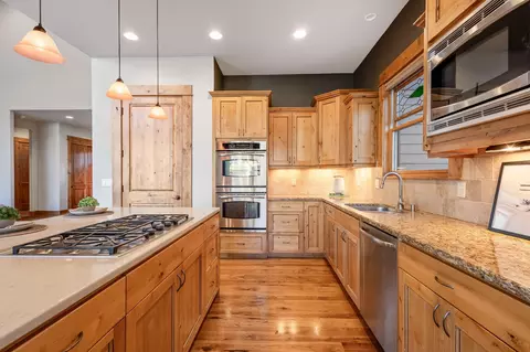 Kitchen - 61956 Fall Creek Loop, Bend, OR 97702 photo 3 of 4