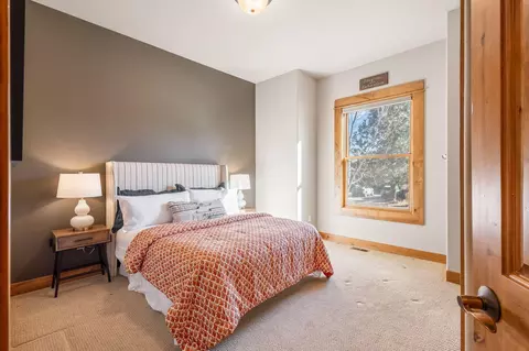 Bedroom - 61956 Fall Creek Loop, Bend, OR 97702 photo 4 of 5