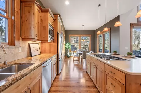 Kitchen - 61956 Fall Creek Loop, Bend, OR 97702 photo 4 of 4