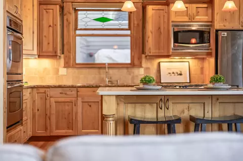 Kitchen - 61956 Fall Creek Loop, Bend, OR 97702 photo 2 of 4