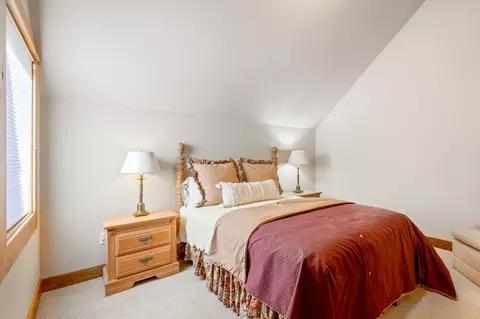 Bedroom - 61956 Fall Creek Loop, Bend, OR 97702 photo 5 of 5