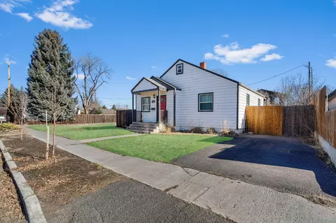 736 SW 10th St, Redmond, OR 97756