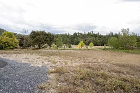 904 Broadway St #503, Rogue River, OR 97537